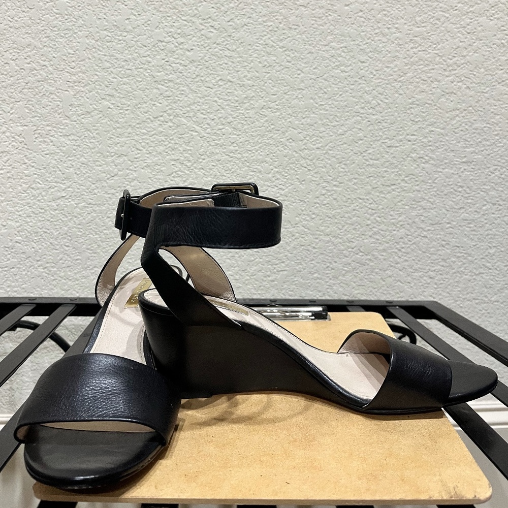 Louis et Cie black leather 3" wedges size 8.5M